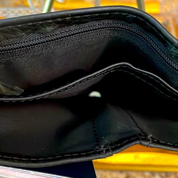 New Pebbled Leather Passport/ID/Card/Money Wallet by Fossil (Unisex) - Picture 6 of 6